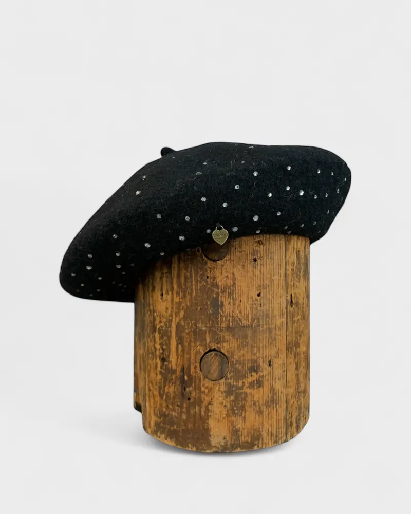 Béret Noir Diamant, Twinset 1