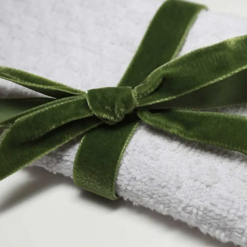 Berisfords Velvet Ribbon, Moss Green 2