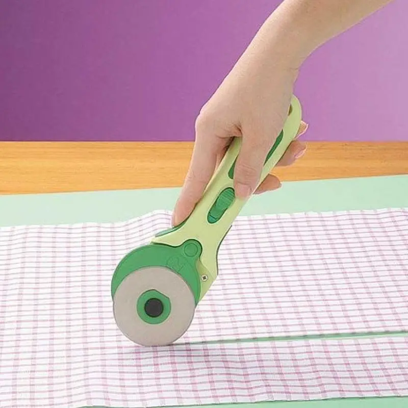 Clover Rotary Cutters With Soft Cushion Handle 1