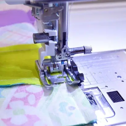 Janome Acufeed Quilt Piecing Foot (Twin) 1