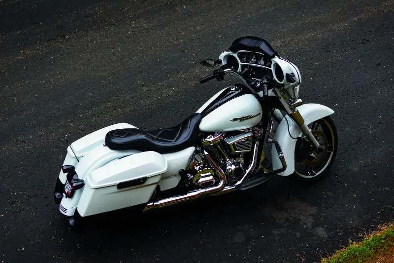 Kuryakyn Starter Cover Milwaukee-8 Chrome 2