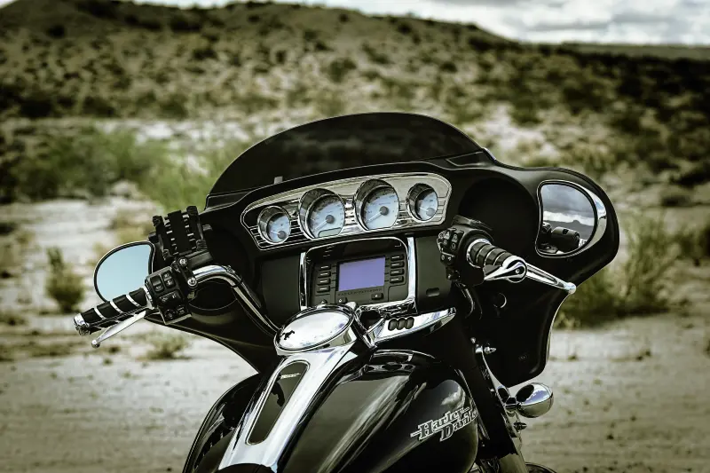 Kuryakyn Switch Panel Accent 14-Up Touring Models Chrome 2