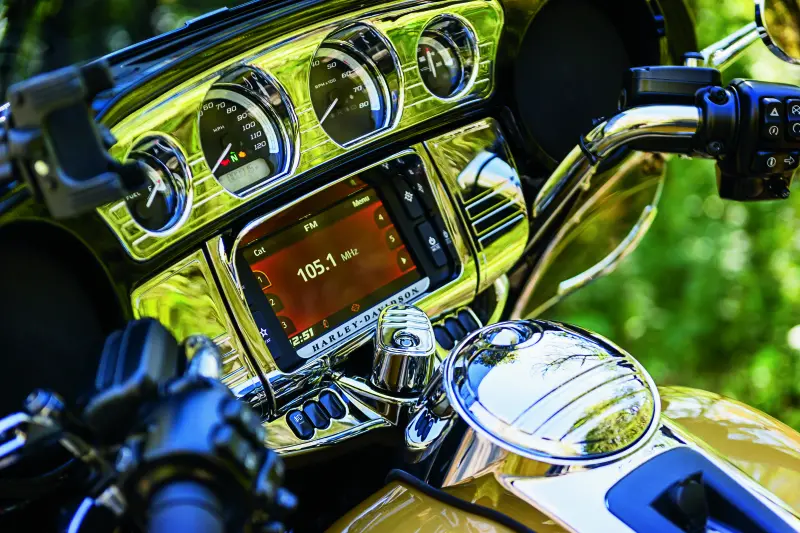 Kuryakyn Tri-Line Fuel Door Chrome 2