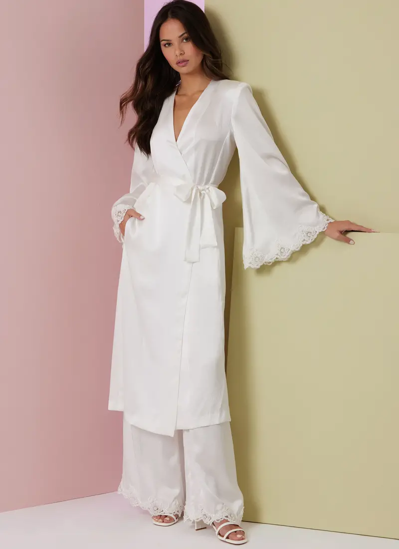 Vogue Sewing Pattern 2020 Misses' Lounge Top, Robe And Pants 2